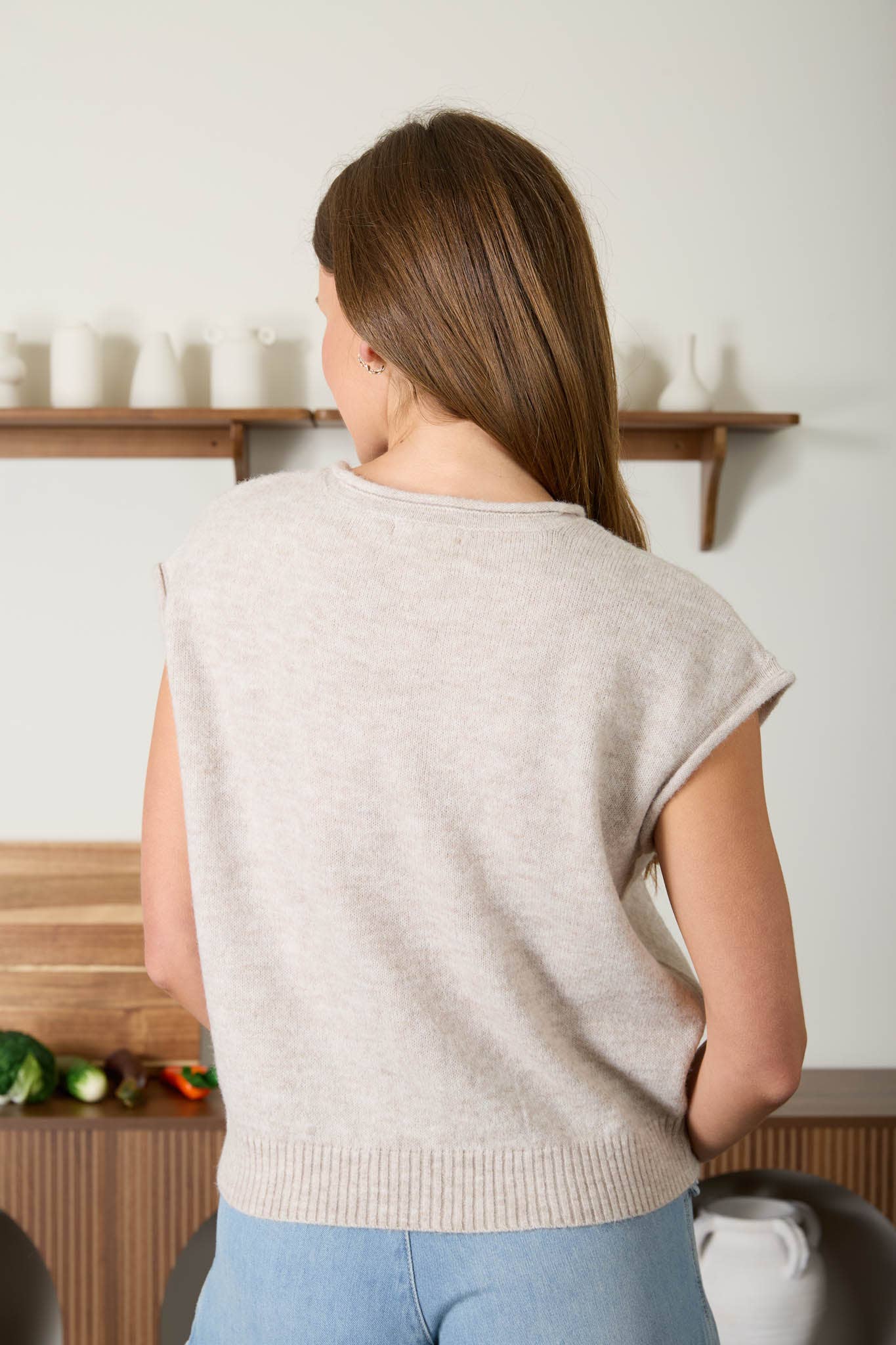 RAW EDGE V NECK SLEEVELESS KNIT CARDIGAN SWEATER