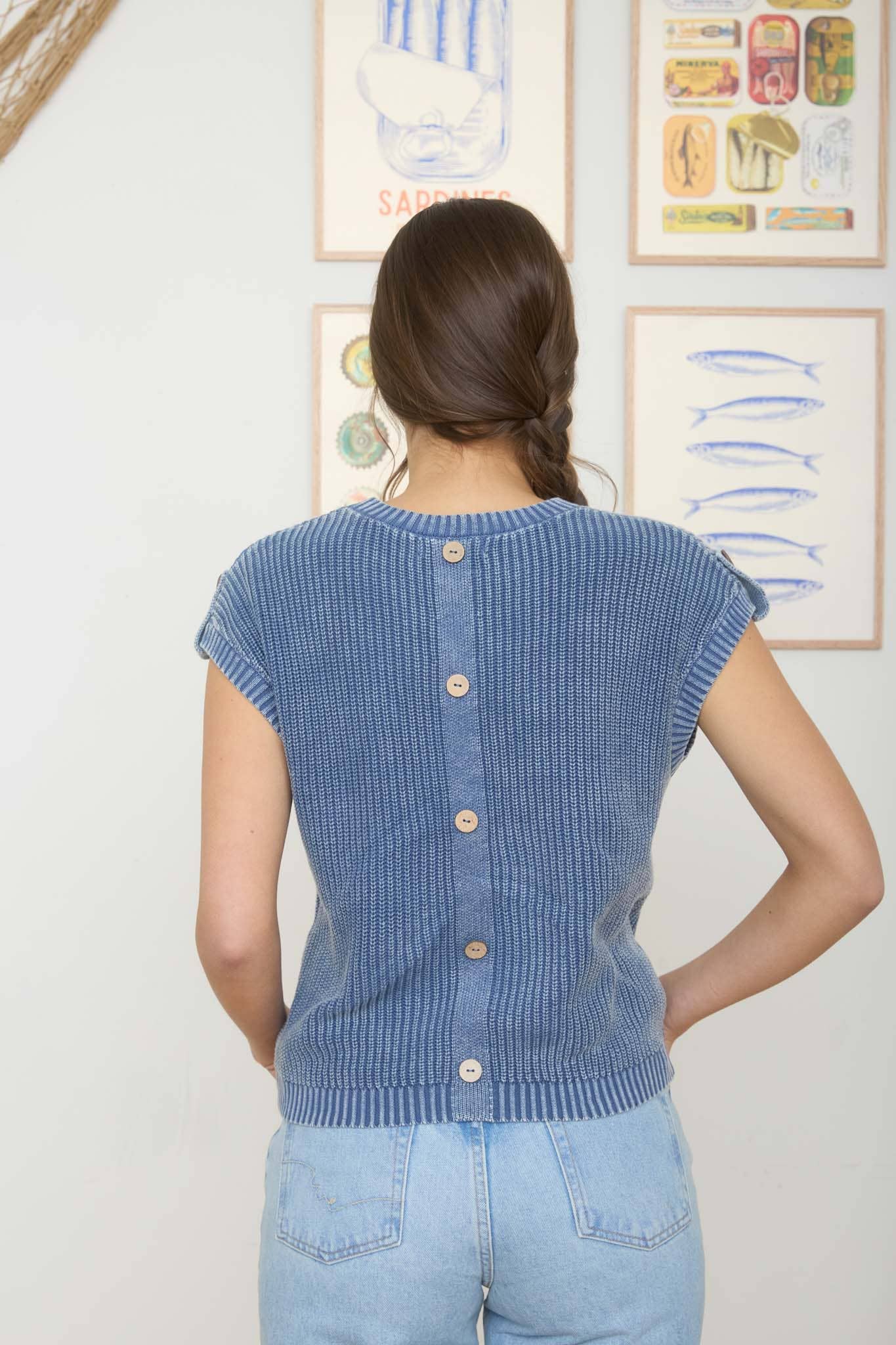 ACID WASHED TAB SLEEVE BACK BUTTON KNIT TOP
