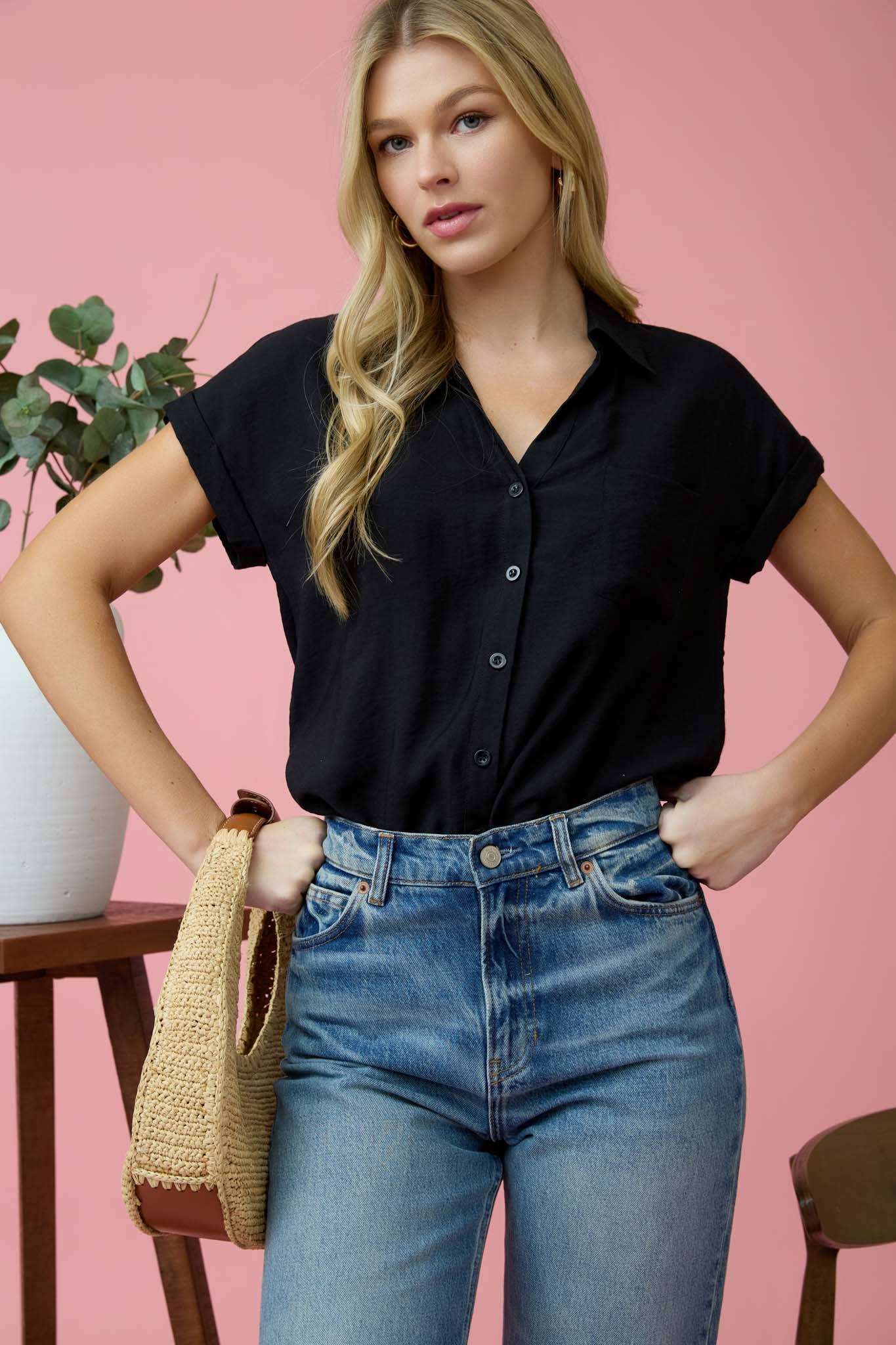 SHORT TAB SLEEVE BUTTON DOWN SHIRT: BLACK