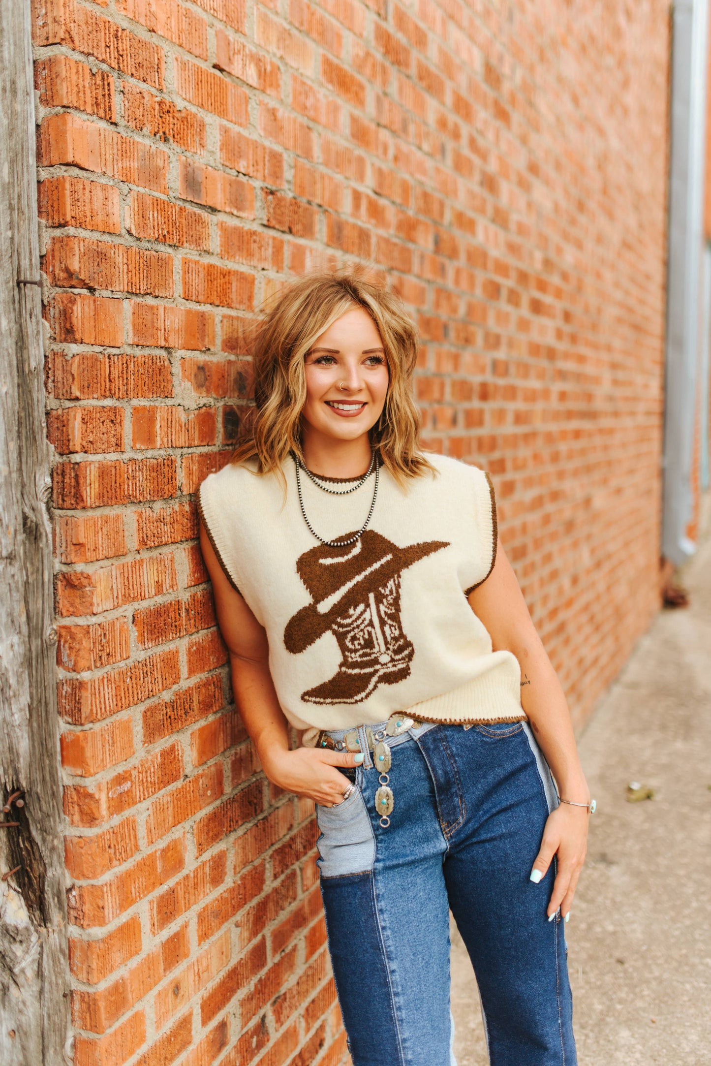 Sand Horseshoe Sleeveless Sweater