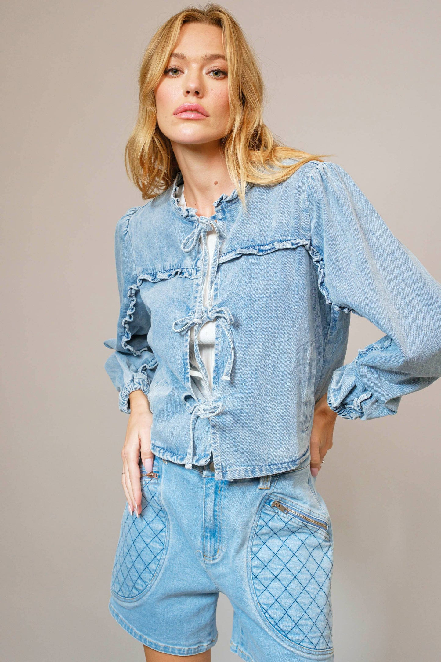 Ruffle Yoke Sleeve Tie Front Denim Jacket: LIGHT WASH