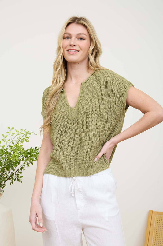 SPLIT NECK SHORT SLEEVE KNIT PULLOVER: LIGHT OLIVE