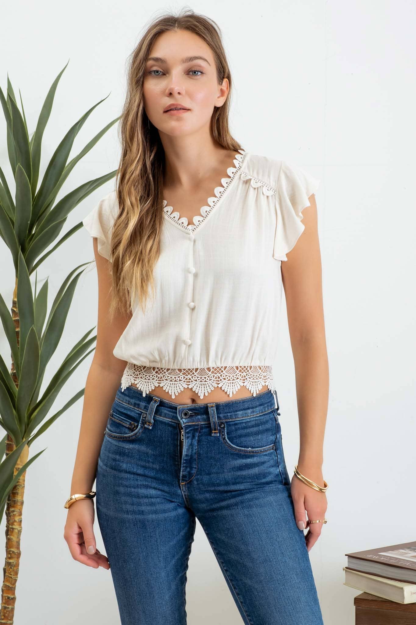 SCALLOP LACE TRIM BACK TIE SHORT SLEEVE CROP TOP: CREAM
