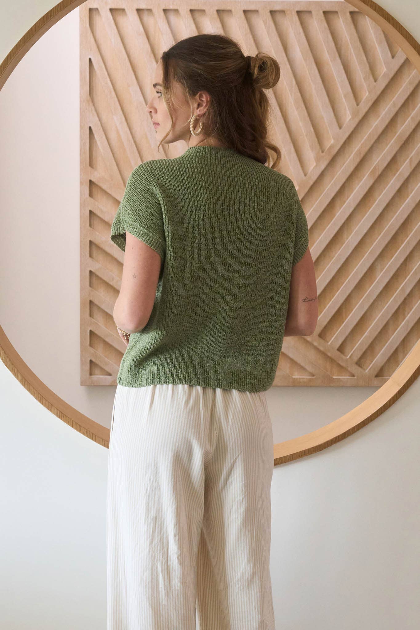 MOCK NECK SHORT SLEEVE POCKET DETAIL SWEATER TOP
