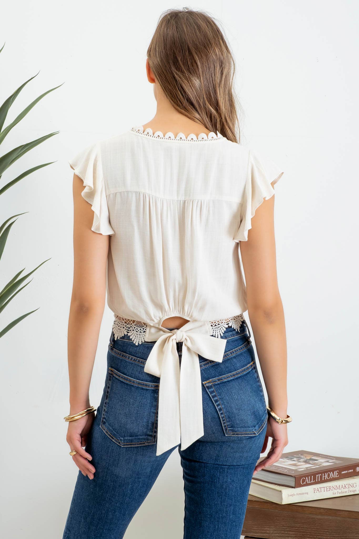 SCALLOP LACE TRIM BACK TIE SHORT SLEEVE CROP TOP: CREAM