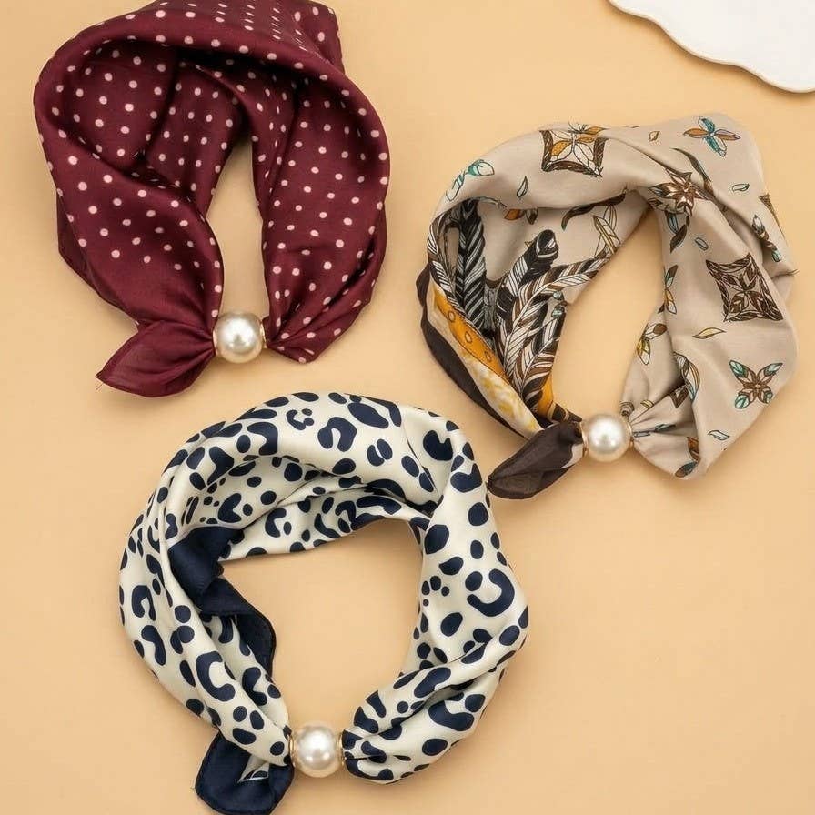 JOSSLYN by wall to wall - Silk Feel Pearl Magnetic Clasp Scarf Necklace | 40NK9802