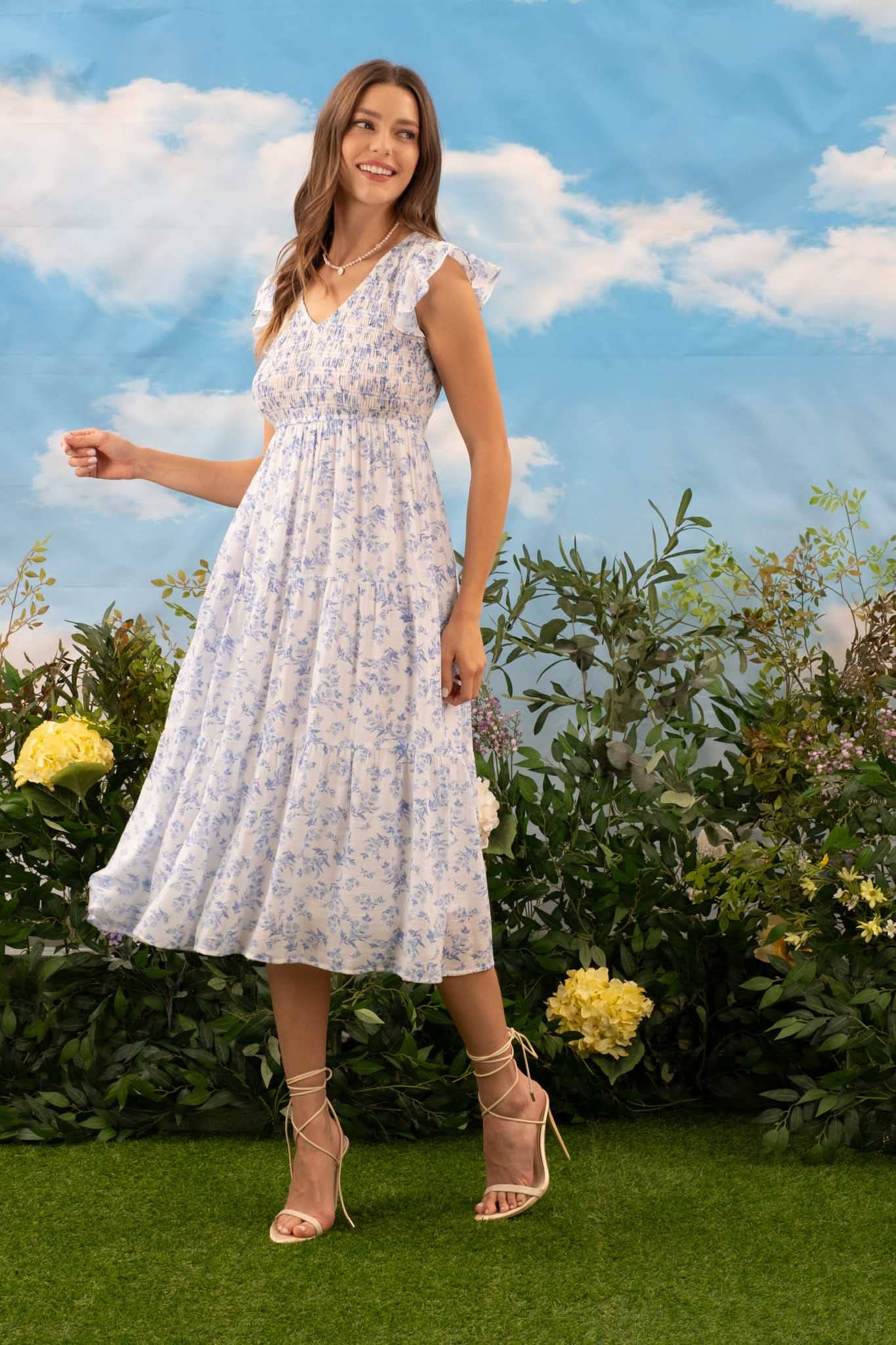 FLORAL V NECK SMOCKED SHORT SLEEVE MIDI DRESS: BLUE MULTI