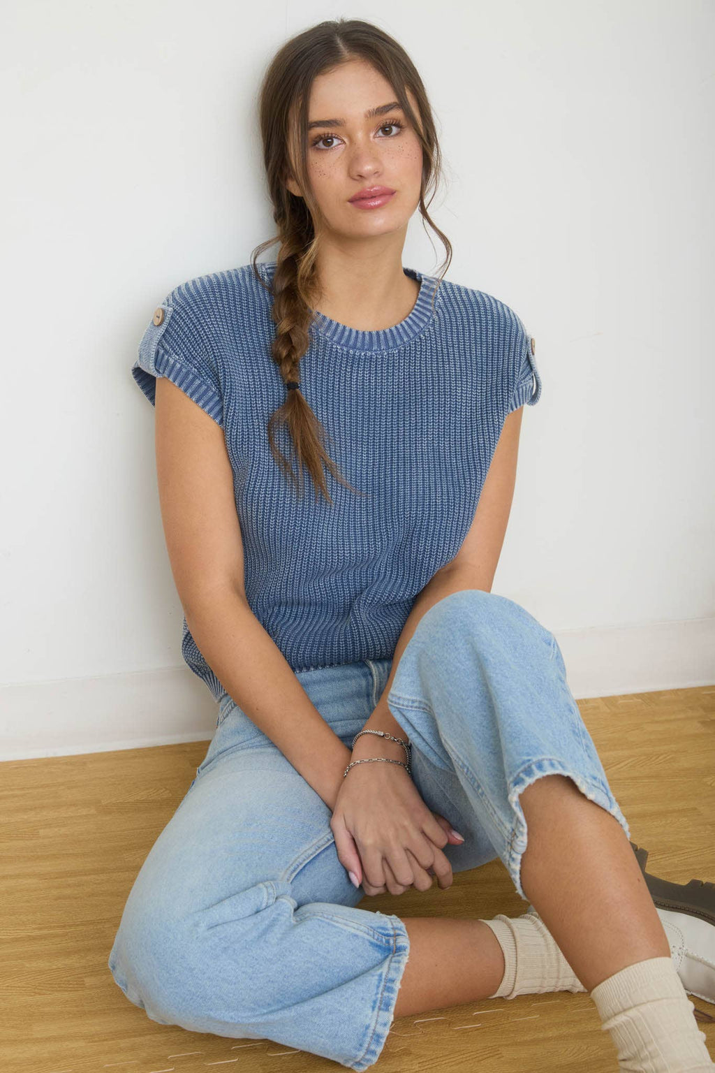 ACID WASHED TAB SLEEVE BACK BUTTON KNIT TOP