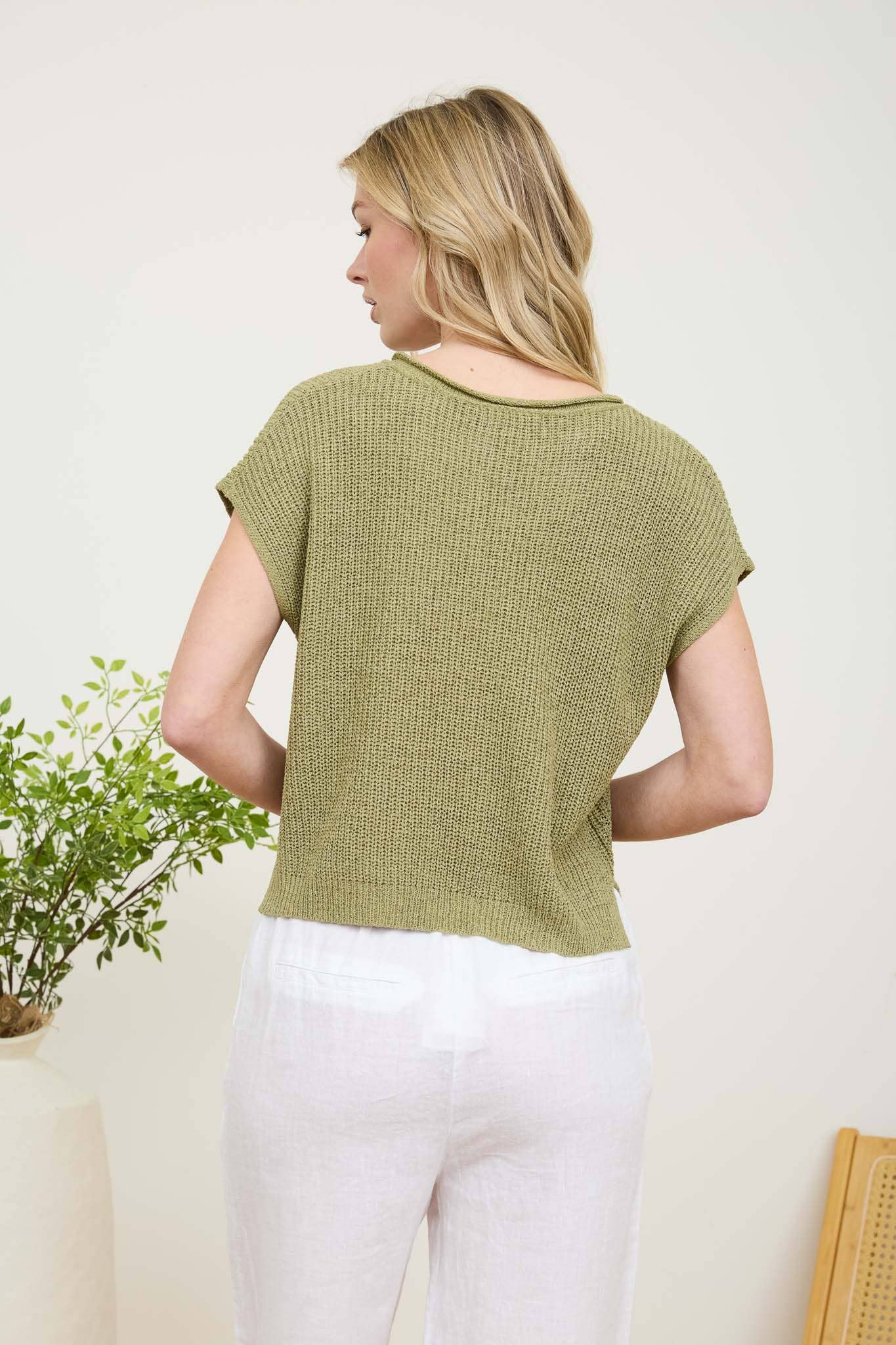 SPLIT NECK SHORT SLEEVE KNIT PULLOVER: LIGHT OLIVE