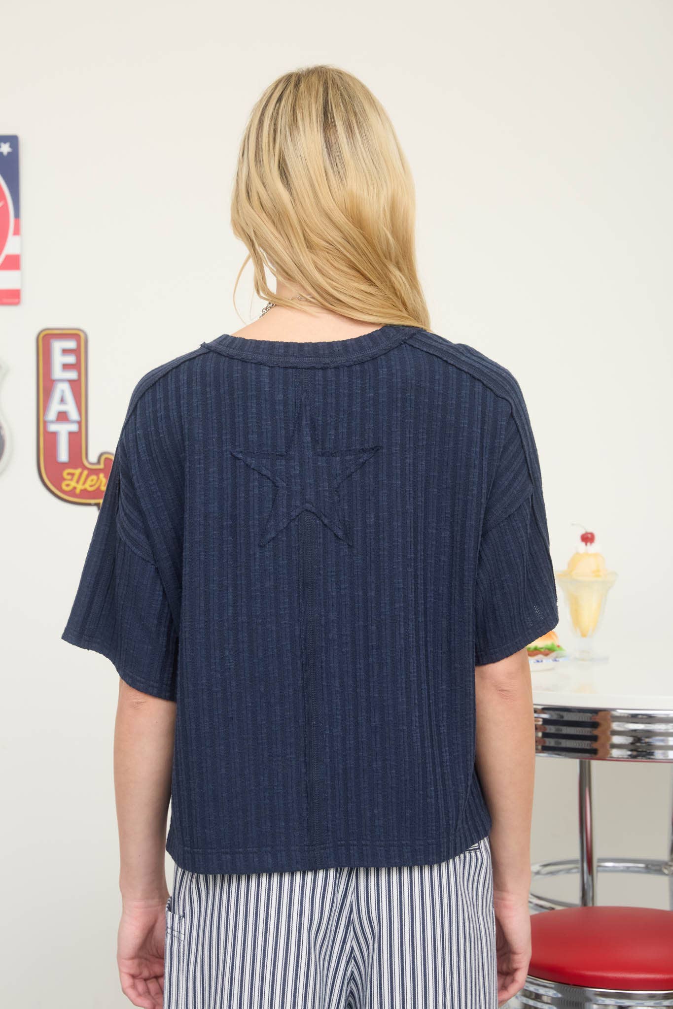 RIBBED SHORT SLEEVE BACK STAR PATCH BOXY KNIT TOP
